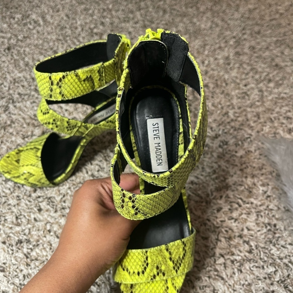 Steve Madden Mira Highlighter Green Snake Print Strappy Heels - Picture 9 of 10